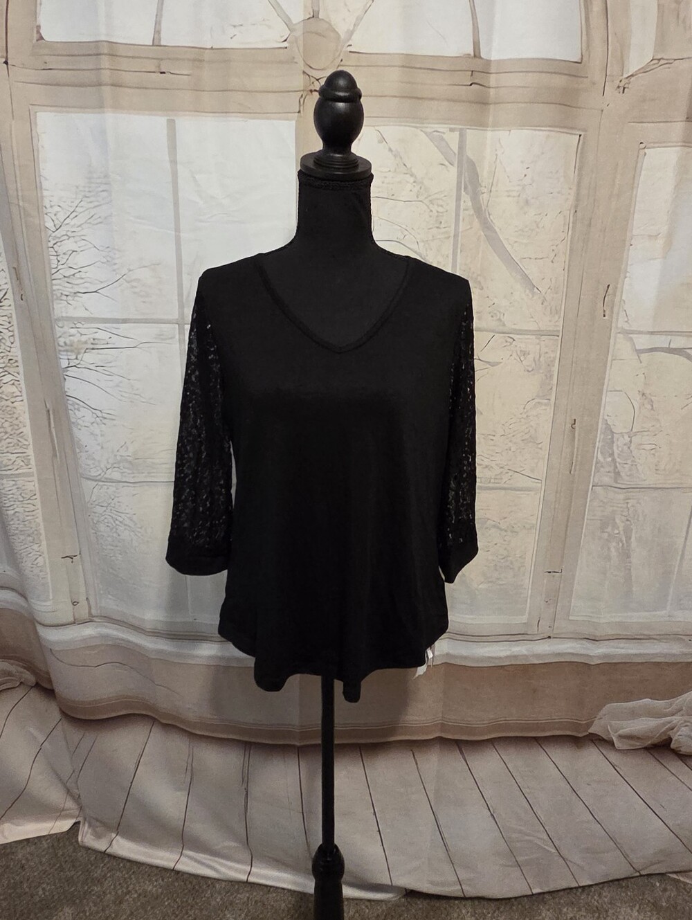 Kohl's Black V-Neck Top with Lace Three-Quarter Sleeves